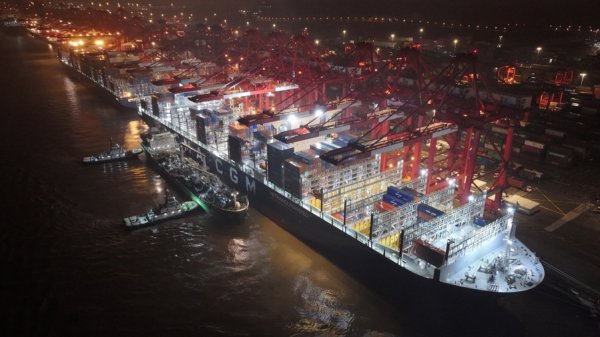 达飞集团在上海港完成全球首单绿色甲醇加注